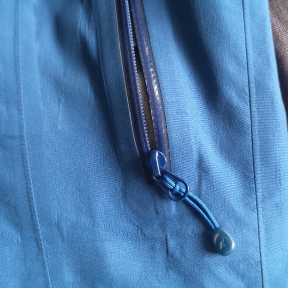 MEC Gore-Tex Pro Waterproof/Windproof Ski Shell Jacket - Picture 3 of 12